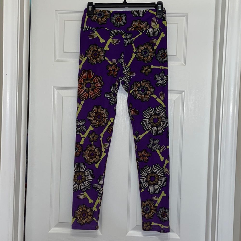 ✨LuLaRoe Purple Halloween Skeleton & Bones Leggings